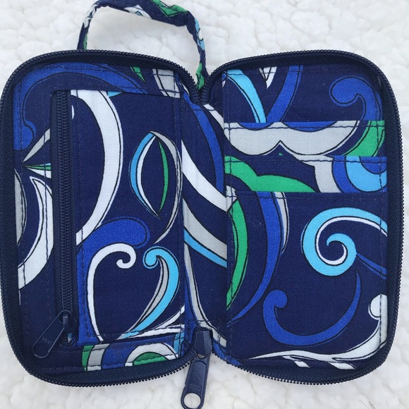 Vera Bradley Handbags - 🦋VERA BRADLEY Blue Green Wristlet